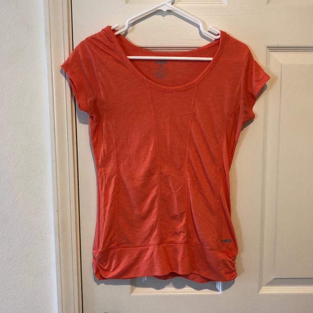 LAST CALL🌺 Flattering hooded Avia orange tee